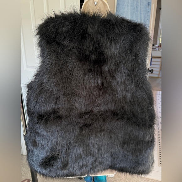 Peace Love California Black Faux Fur Vest - Picture 2 of 4